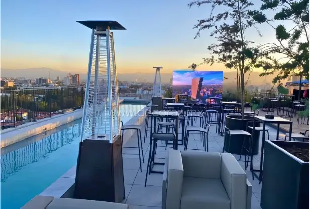 Calentador tipo pirámide para jardín y eventos