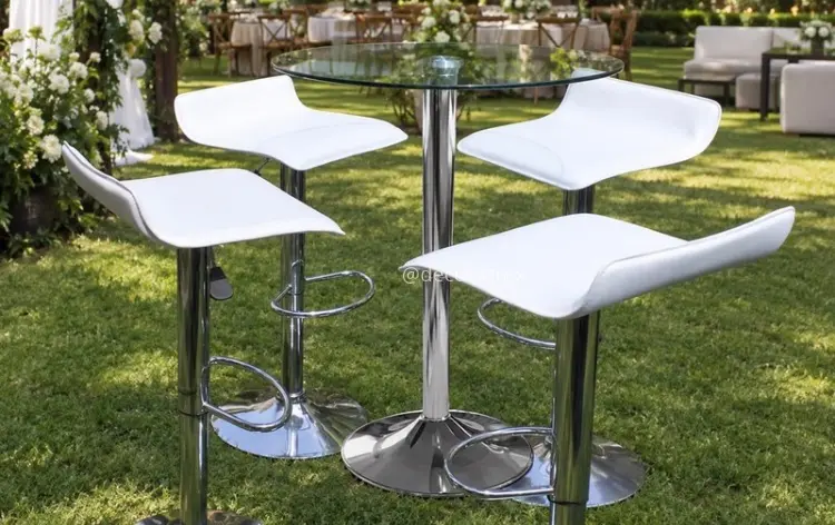 Periquera de cristal elegante en renta para eventos