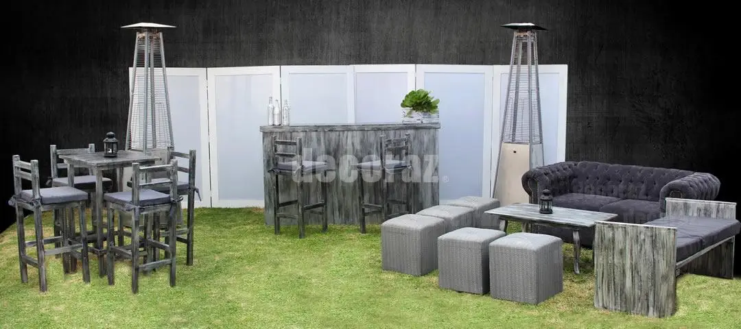 Mesa y silla periquera vintage gris estilo rústico para eventos en CDMX