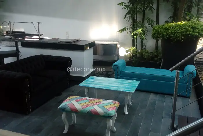 Sala vintage y banca en color turquesa para eventos en CDMX
